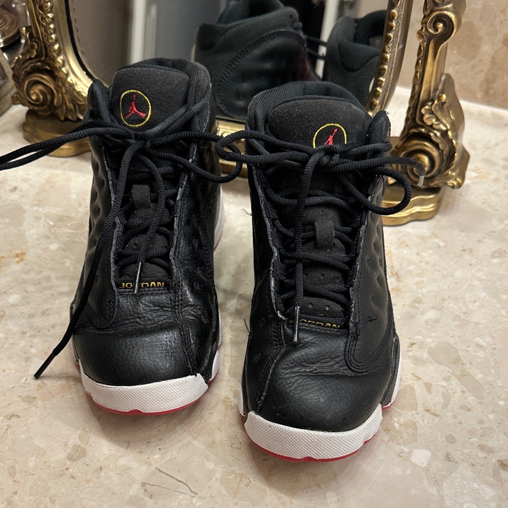 Jordan 13 Retro Playoffs (2023) size 2.5 youth Kids Black and Red Sneakers